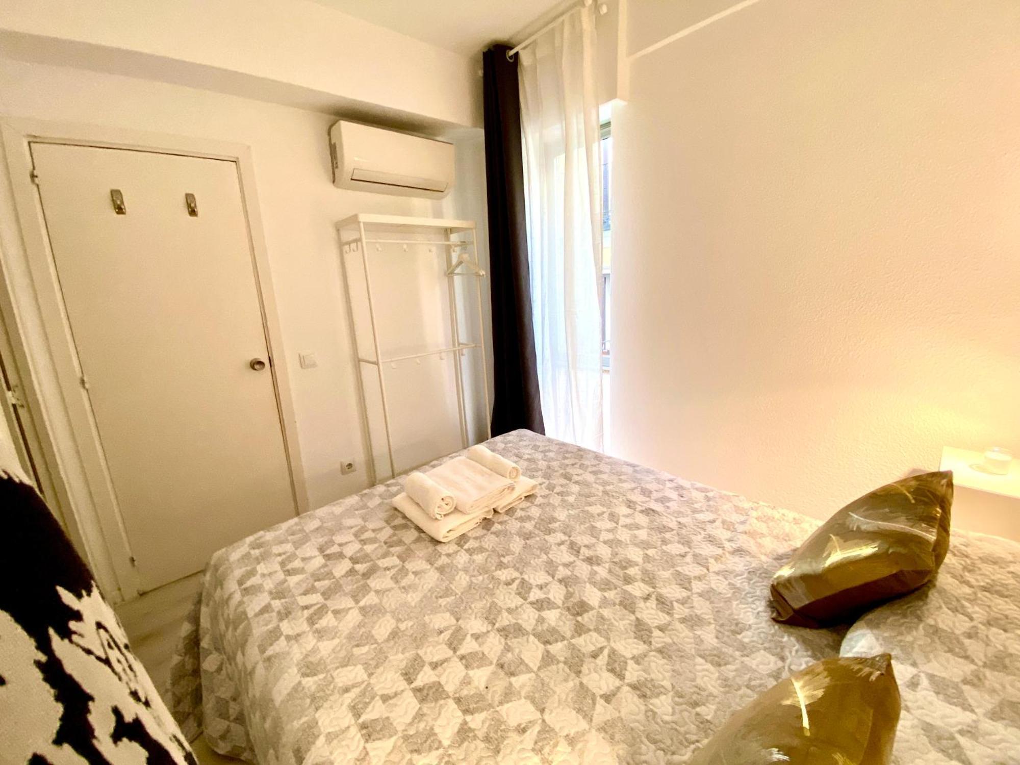 Far Home Gran Via Мадрид Екстер'єр фото