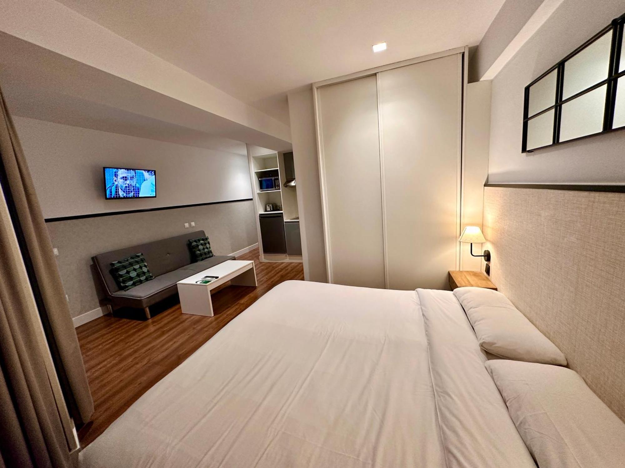 Far Home Gran Via Мадрид Екстер'єр фото